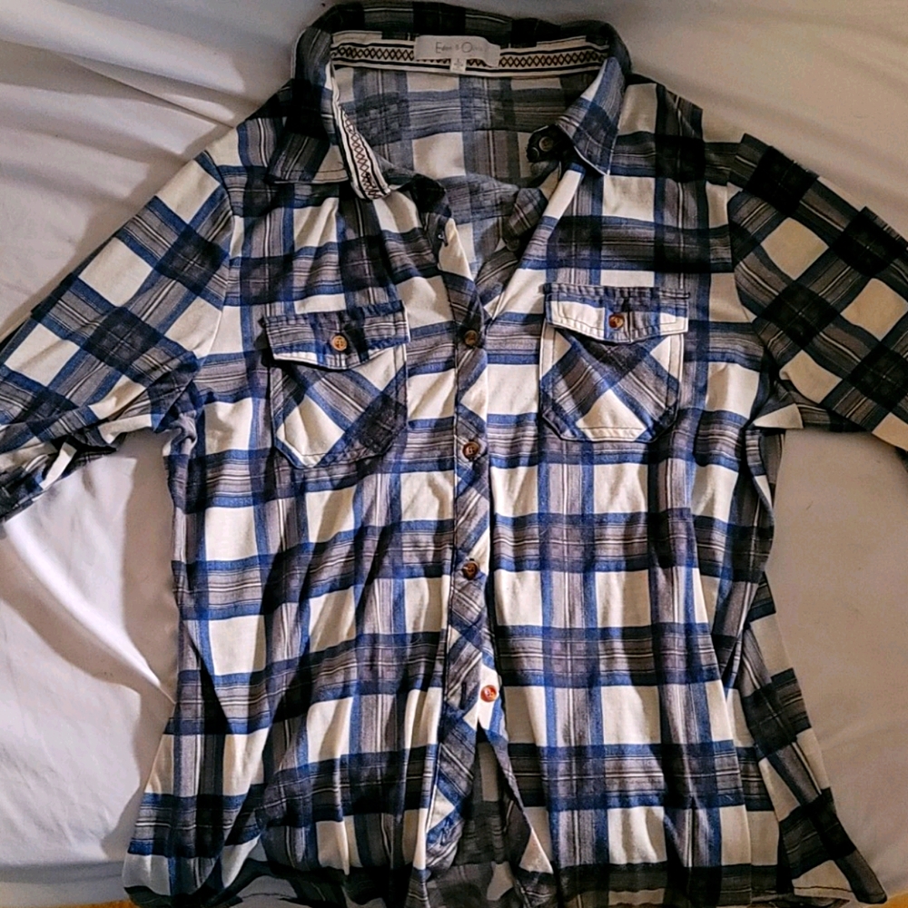 Woman's Plaid button up shirt